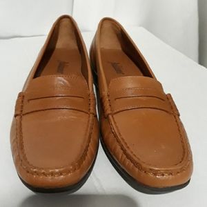 Auditions Womens Light Brown Slipon Loafers